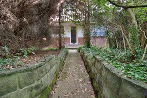 Front External- click for photo gallery